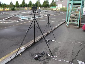 �I���{�[�h�J������M�@